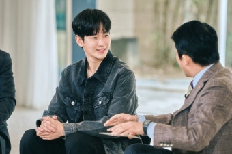 ‘요들송 천재’ 김수현 “전지현 대단한 배우라 느껴” 비화 대방출 (유퀴즈)
