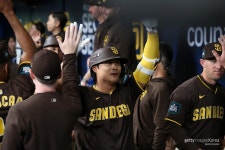 김하성, 홈런 2방 쾅 KS 챔피언 LG 마운드 초토화