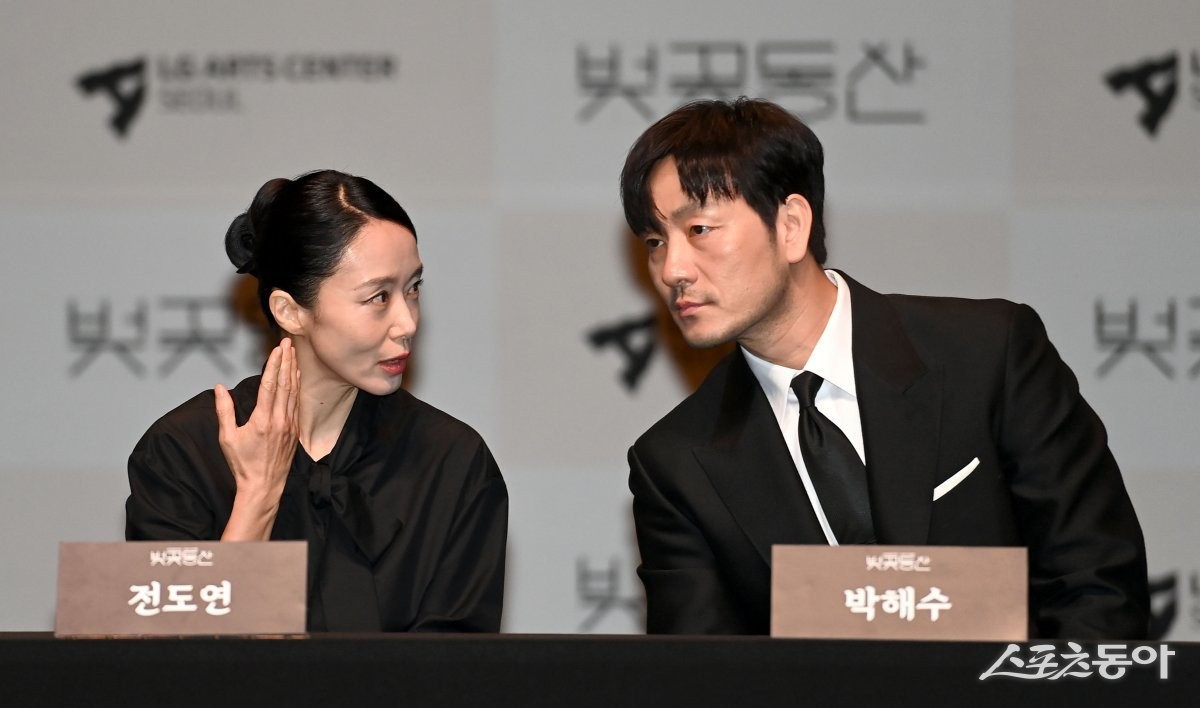 자백의 대가로 만나는 넷플릭스의 새로운 미스터리 스릴러 작품! - 강력한 배우 조합과 흥미진진한 스토리에 주목!