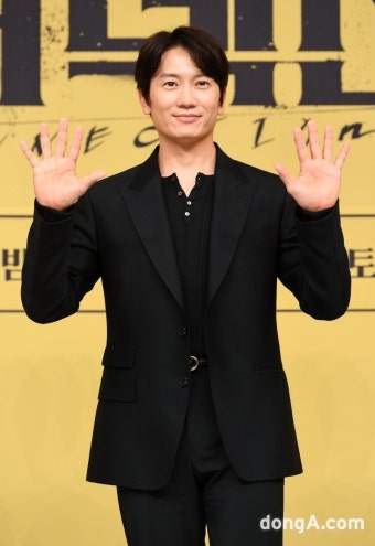 지성, 반가운 손인사 (커넥션)[DA포토]