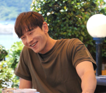 온주완 “부모님 모두 암 투병…” 눈웃음에 가려졌던 가정사 고백 (백반기행)