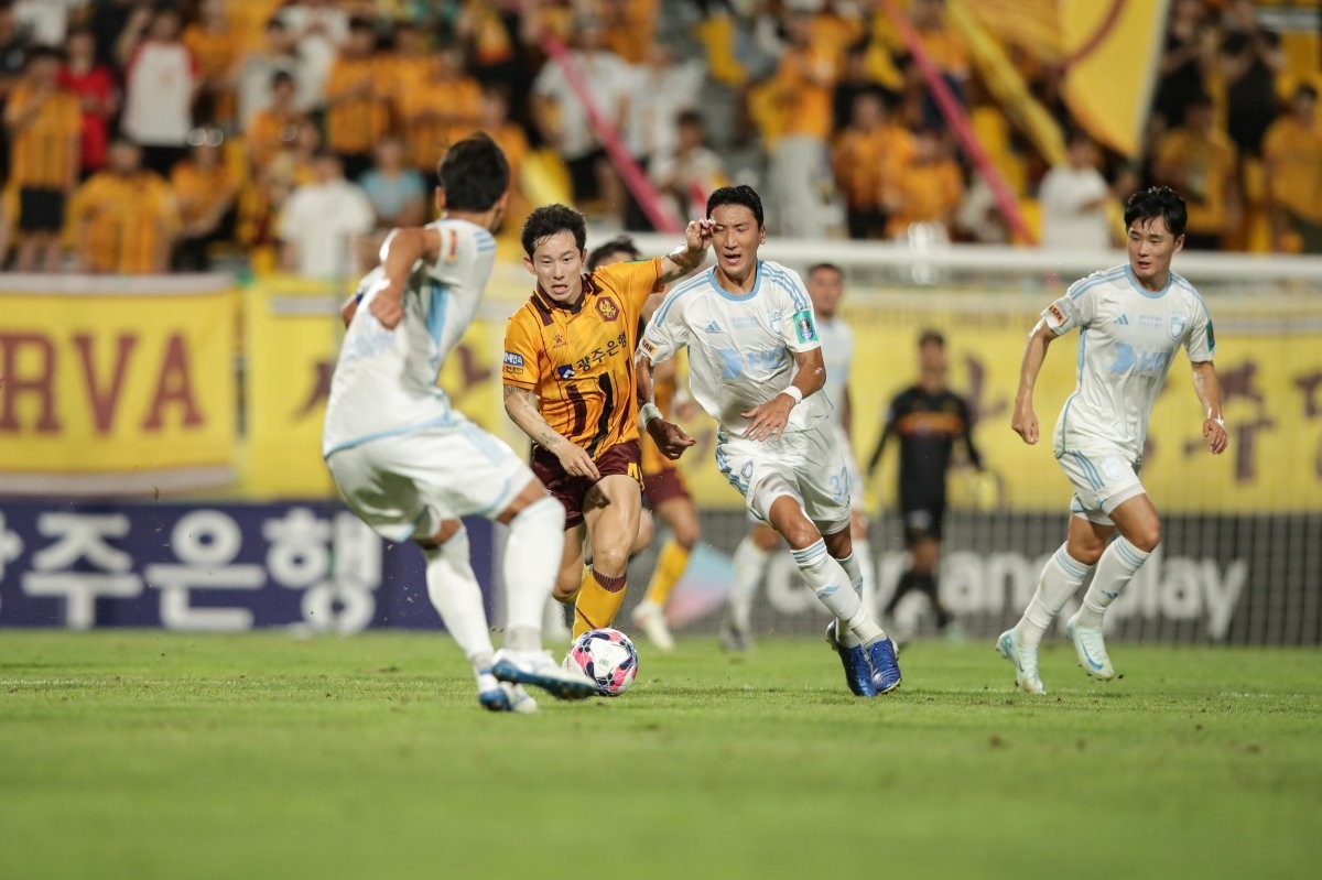 한국프로축구연맹, 김판곤-이정효 감독이 이끄는 팀 K리그, 7월 30일 쿠팡플레이 시리즈에 뉴캐슬 유나이티드와 격돌 준비 중