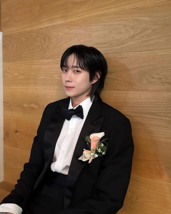 신민아·김영대, 웨딩 현장 공개…이 비주얼 안 보면 손해 [DA]
