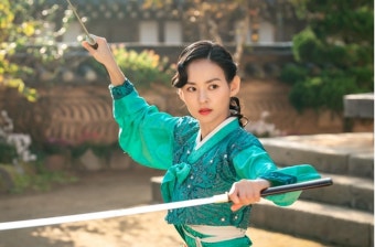 김윤혜 칼춤 잘추네…고혹 자태+야망 눈빛 (정년이)