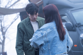 박신혜 칼 맞은 김재영…2회 만에 남주 사망?! (지옥판사)