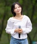 가수 흰(HYNN), “한강 소설 ‘흰’ 읽고 예명 지어…존경스럽다”