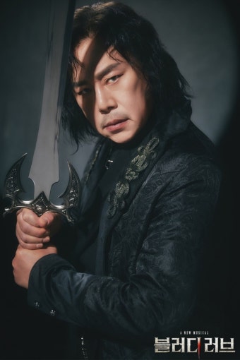 최진혁, 블러디 러브로 뮤지컬 무대에 첫 발을 디뎠다.