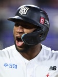 ‘KT 역대 최다 골든글러브 수상’ 로하스 “내년에 다시 한 번!”