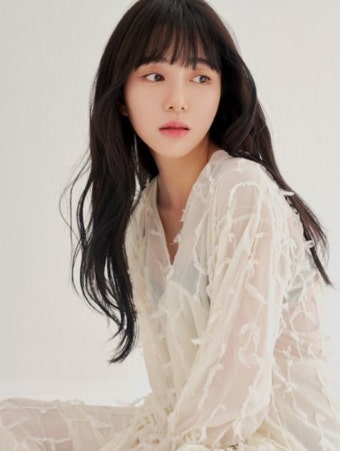 AOA 출신 권민아, 피부과 상담실장으로 새 출발 [전문]