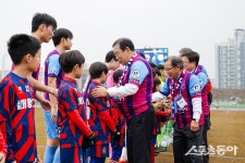 최민호 세종시장, 세종SA축구단 첫 홈경기 시축… 선전 기원