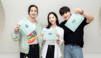 SBS 드라마 귀궁, 김지훈의 괴상한 행동으로 시청자들을 반한 광기 어린 폭주