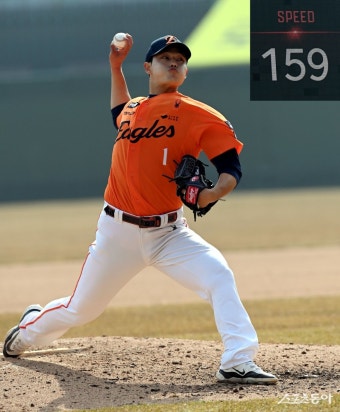문동주, 시범경기 159km 강속구