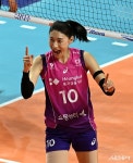 정상에서 쿨하게 작별 고한 김연경, 영원히 기억될 불멸의 이름…완벽한 엔딩에도 ‘배구 여제’는 끝까지 한국배구를 걱정한다