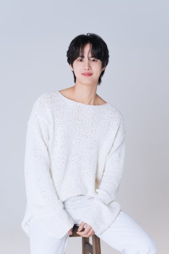 손지윤, 스프링이엔티와 전속계약 체결 후 새로운 도약 기대

