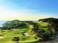 ‘동양의 페블비치’에 금잔디 깔았다…금호리조트 아시아나 웨이하이CC 가을판 업그레이드