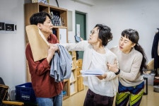 상처는 유산이 아니다, 연극 ‘피어 날다’