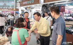 시흥 삼미시장, 추석 맞아 활기…임병택 시장 현장 점검