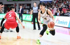 3Q 외곽포로 팀을 깨운 최형찬…1·2위 맞대결서 웃은 창원 LG 4연승으로 단독 선두 지켰다