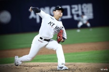 꼼짝 못하는 마법의 투심…감 잡은 에이스 소형준 개인 3연승, KIA전 스윕 KT는 선두 질주 [SD 수원 스타]