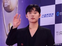 최현욱, 아침부터 만취 라방…해외 팬에 “대한민국 사람한테 잘해야” [SD이슈]