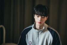 송강, 화면 압도한 눈빛의 결…묵직한 존재감 (포핸즈)