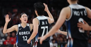 ‘6전승 우승’ 여자농구, 12년 만에 아시안게임 정상 복귀…개최국 일본 제압하고 금메달