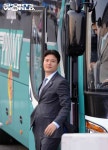 [SW포토] 버스에서 내리는 동부 김영만 코치