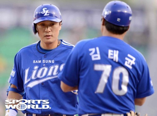 롯데, 경험 많은 강성우 코치 영입! 성장 위한 새로운 전략!