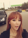 홍진영 고속도로 휴게소 셀카 인증 피곤해도 노래하러 가요