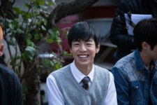 ‘은밀하게 위대하게’ 이현우, 미공개 현장 사진 공개…막둥이 ‘우쭈쭈’