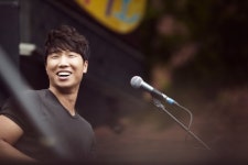 김진호, 데뷔 9년만에 첫 길거리 공연