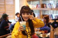 [SW포토] 크레용팝 소율, 카페베네 뮤비 촬영 중 “이맛에 반해서…”