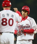 KIA 백용환 데뷔 첫 홈런이 결승포..연장 역전승 이끌었다