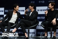 [SW포토] 지성, 주지훈=약국 초토화