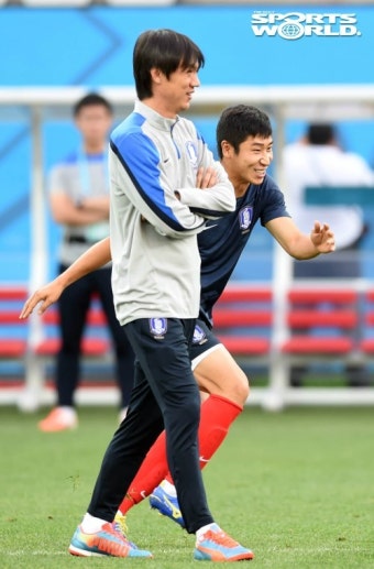 [SW포토] 홍명보 감독, '내일 경기 잘 부탁한다'