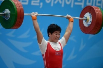 북한역도 려은희, 69급 은메달…김수현은 4위