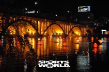 7만여개 등으로 7만 민관군 추모한 진주남강축제