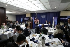 아노테 통 대통령, 굽타 박사 제1회 선학평화상 수상자로 공동 선정돼