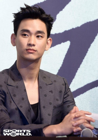 '김수현 아버지' 김충훈씨, 트로트 앨범 낸다