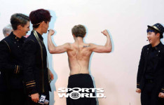 [SW포토]비티엘(BTL)쟝폴,짐승돌의 등근육이란