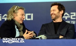 [SW포토] 플레처 감독의 말에 밝게 웃는 휴잭맨