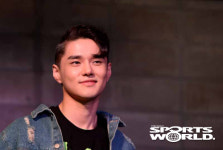 [SW포토]귀여운 미소의 가수 딘