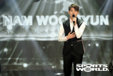 [SW포토] 감미로운 목소리 끄떡끄떡 남우현