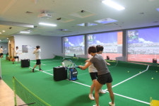스크린테니스 강남역점 오픈…도심 속 직장인들에 인기