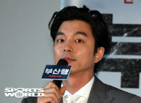 [SW포토] 배우 공유, 일중독 펀드매니저 석우 역