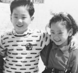 태연, 붕어빵 외모 친오빠와 어린시절 찍은 사진 공개 