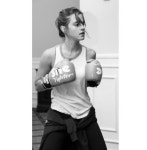 엠마 왓슨, 터프한 모습? 권투 장갑 끼고 ‘시크’한 눈빛