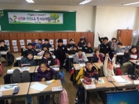 포항의 아빠 선수들이 떴다, 지역 초등학교에 깜짝 선물 증정