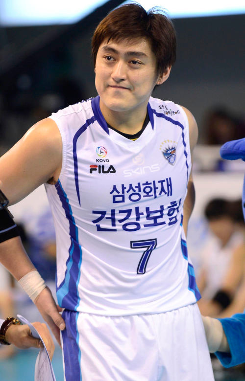 한전, 정민수 선발하고 우리카드, 이시몬 영입 - 수비 능력 강화로 새로운 전력 향상!
