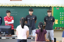 강원FC 삼척 근덕초 분교에 일일 체육교실 통한 추억 선사